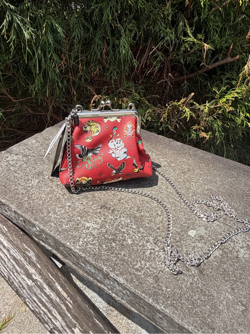 Ed Hardy Red Tattoo-Print Kiss-Lock Shoulder Bag NWT - Picture 2 of 8